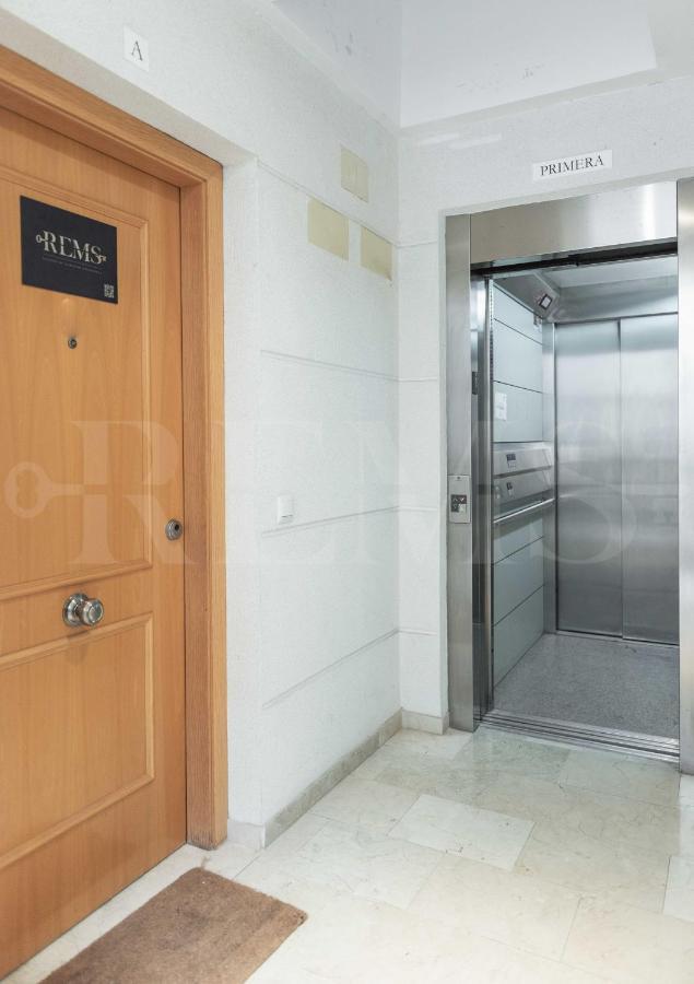Lovely Duplex With Private Parking Near City Center By Rems Malaga Bagian luar foto